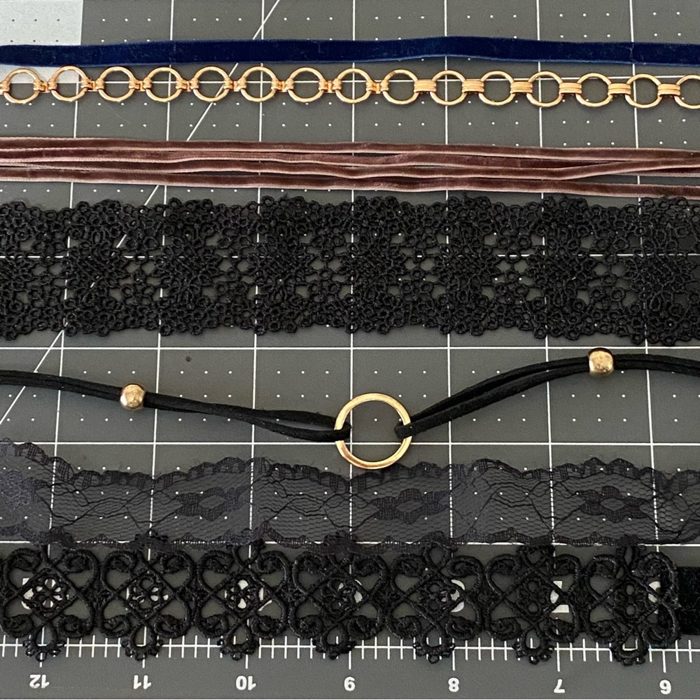 AMERICAN EAGLE Bundle of 7 Choker Necklaces Black Goth Lace Velvet Rose Gold